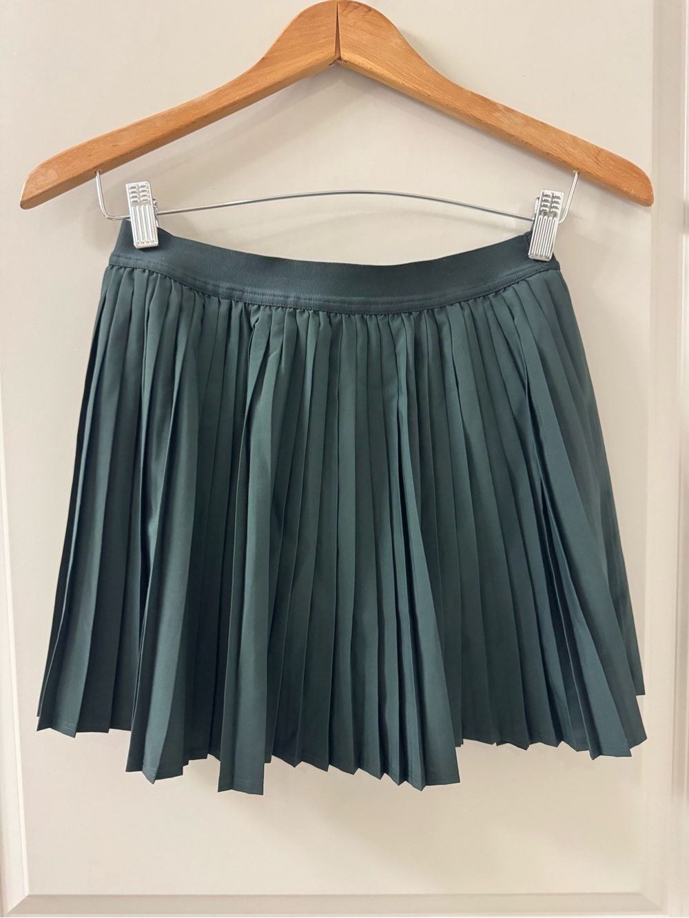 Uniqlo Women’s Pleated Tennis Sports Skort Mini Skirt Dark Olive Green Sz M Band